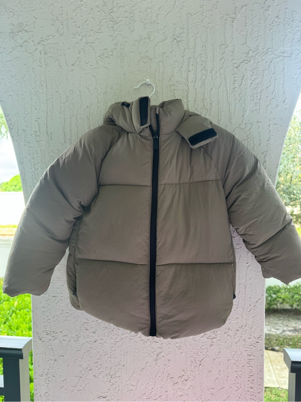 Zara kids pre-loved Puffer Jacket in Taupe - Insulated Winter Coat size 4/5